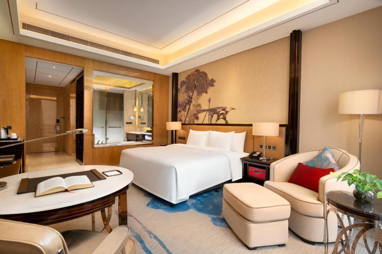 Отель Wanda Vista Dongguan Дунгуань Экстерьер фото